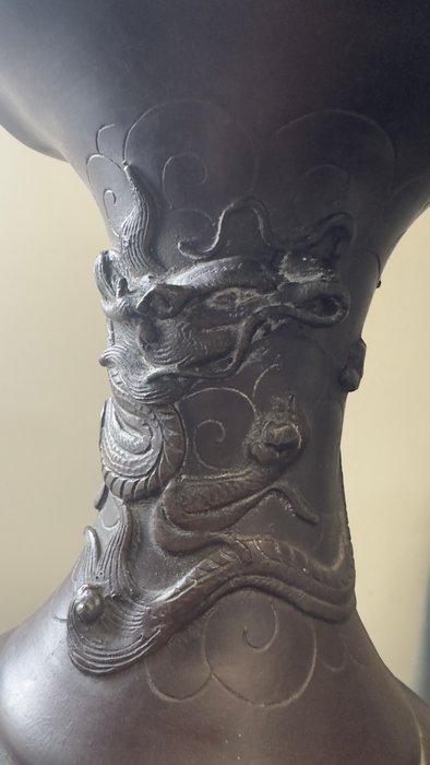 Bronzen vaas – Draagon- en vogelmotief – 42 cm - Brons -, Antiek en Kunst, Antiek | Overige Antiek