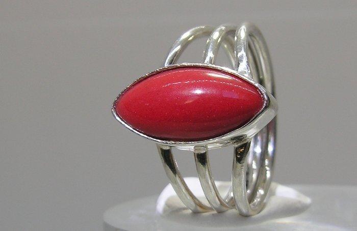 koraal Ring - Hoogte: 26.3 mm - Breedte: 20.7 mm- 3.6 g -, Verzamelen, Mineralen en Fossielen