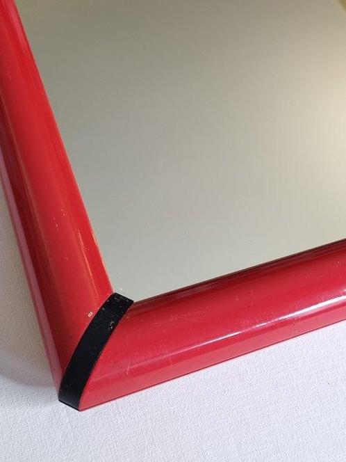 Valenti - Wandspiegel - Metaal - Rood karmijn en zwart, Antiek en Kunst, Kunst | Designobjecten