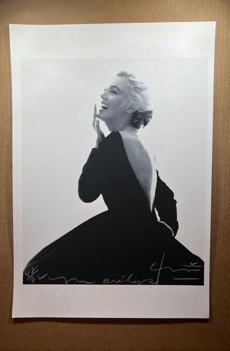 Bert Stern (1929–2013) - Marilyn Monroe Laughing in the Dior, Antiek en Kunst, Kunst | Designobjecten