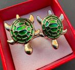 Elegante geplat goud paar schildpadden realistische