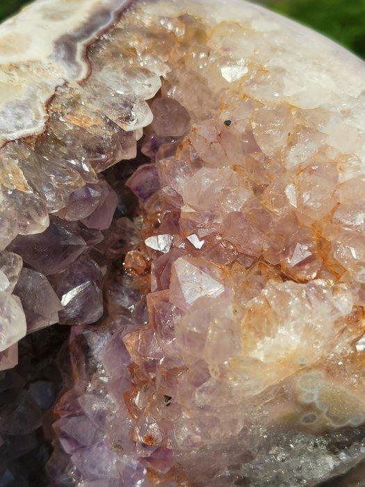 Amazone roze/paarse en rood/geel amethist geode met, Verzamelen, Mineralen en Fossielen