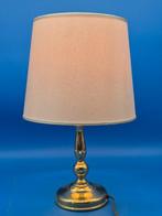 Tischlampe – klassisches Design mit Messingfuß und