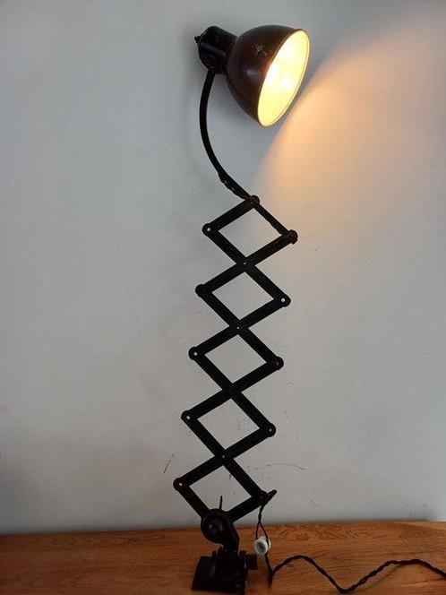 Erpé - erpé - Wandlamp - Staal - Licht kniptang ERPÉ, Antiek en Kunst, Antiek | Wandborden en Tegels