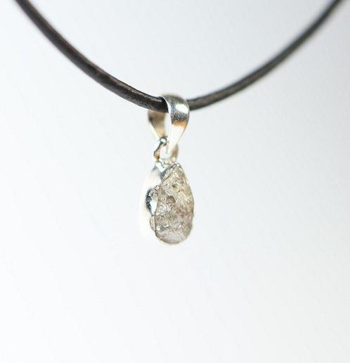 Rohdiamant Nieuwe aanhanger- 1.34 g - (1), Verzamelen, Mineralen en Fossielen