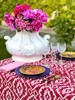 Deken met ikat-stijl patroon voor ruime tafels. - Tafelkleed