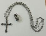 Ketting en Katholieke Kruis en Ring. Beschermheilige van