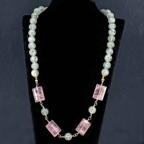 Handgemaakte rozenkwarts en prehniet ketting - 4e chakra, Verzamelen, Mineralen en Fossielen