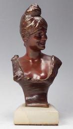 George van der Straeten (1856-1928) - sculptuur, Dame met