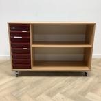 Tweedehands verrijdbare houten schoolkast, vv 1 legborden en, Gebruikt