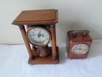 Wekkers (2) - Pfeilkreuz - messing, hout, cellulose, ijzer,