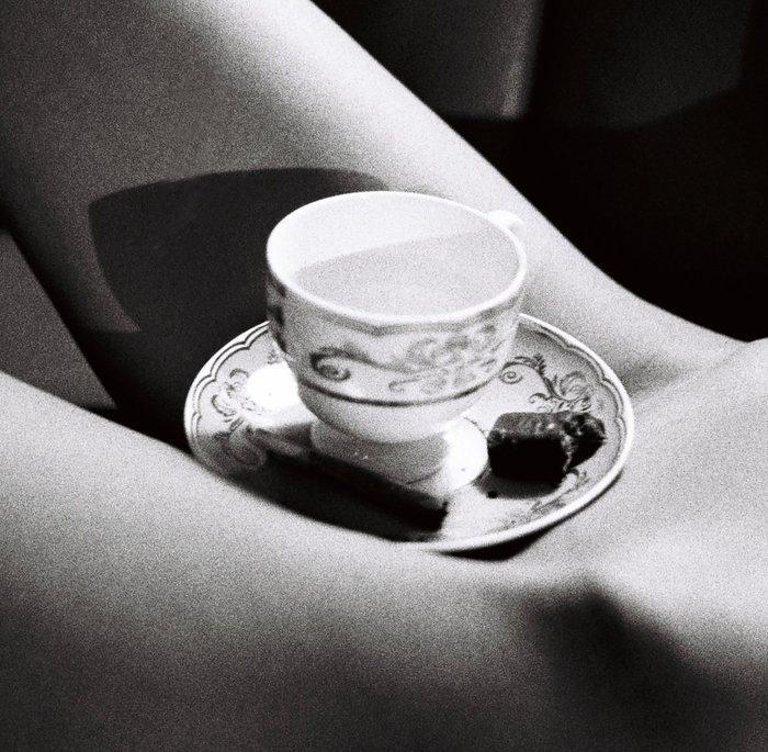 Tomas Urbelionis - A cup of aphrodisiac 2, Antiek en Kunst, Kunst | Designobjecten
