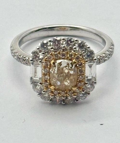 Ring - 18 karaat Witgoud - Diamant Fancy 1,01 karaat, Handtassen en Accessoires, Ringen