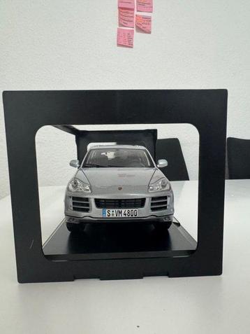Norev 1:18 - Modelauto (1010)