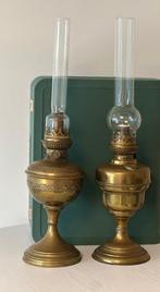 Olielamp (2) - Glas, Messing - Prachtig wit glas, Antiek en Kunst