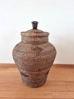 Decorative rotan basket / Lidded pot