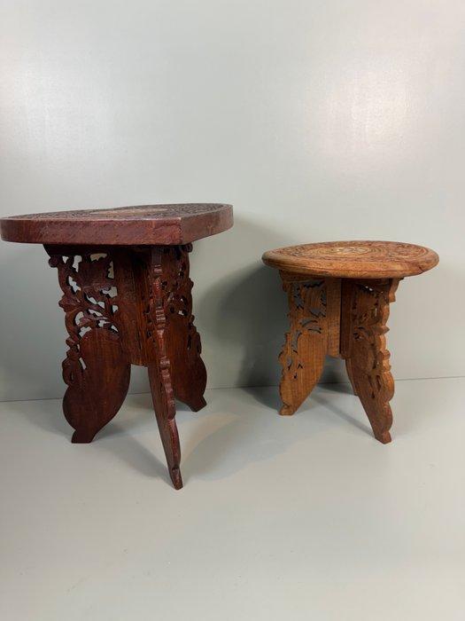 Tafel (2) - Charmante Set van 2 Houtsnijwerk Tafeltjes als, Antiek en Kunst, Curiosa en Brocante