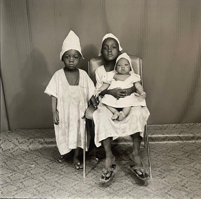 Malick Sidibé (1935–2016) - Les nouveaux circoncis - 1983, Antiquités & Art, Art | Objets design