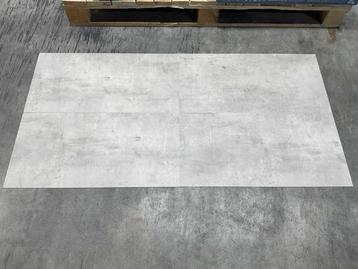 Veiling - 22,8m² Pure GlueDown vynil-laminaatvloer betonloo beschikbaar voor biedingen