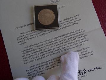 Médaillon Apollo 11 - métal pris des modules de commandement