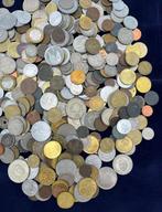 Wereld. Lot mit 400 Stück Münzen (Zonder minimumprijs), Postzegels en Munten