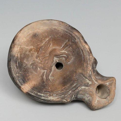 Oud-Romeins Terracotta olielamp met griffioen Met Spaanse, Verzamelen, Mineralen en Fossielen
