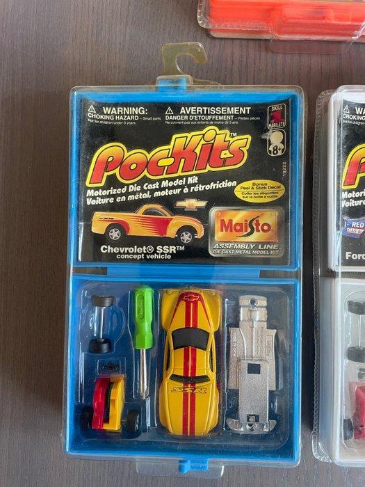 Maisto 1:64 - Model hatchback (5) - VW Ford Chevrolet -, Hobby en Vrije tijd, Modelauto's | 1:5 tot 1:12