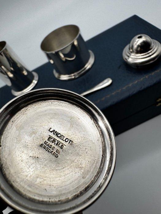 Silver-Plated Condiment Set in Original Box – Includes Salt, Antiek en Kunst, Antiek | Meubels | Tafels