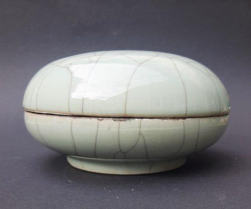 Kan - Porselein - Celadon Glazuur Ø 17,5 cm, Antiek en Kunst, Antiek | Overige Antiek