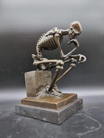 Beeld, Large Bronze Skeleton Thinker - 25 cm - Brons, Marmer