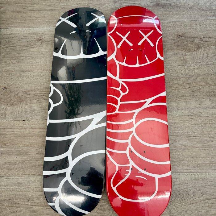 Kaws (1974) - SUPREME SKATEBOARD DECK SET CHUM 2001, Antiek en Kunst, Kunst | Designobjecten
