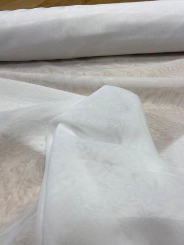 Elegante witte organza in dubbele hoogte, gemaakt in Italië.