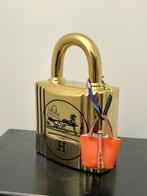 GF Exclusives - Hermès Lock Statue Artwork By: GF Exclusives, Antiek en Kunst