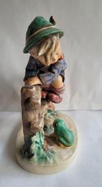Figurine - Hummel Goebel groot beeld jongen op hek met, Antiek en Kunst