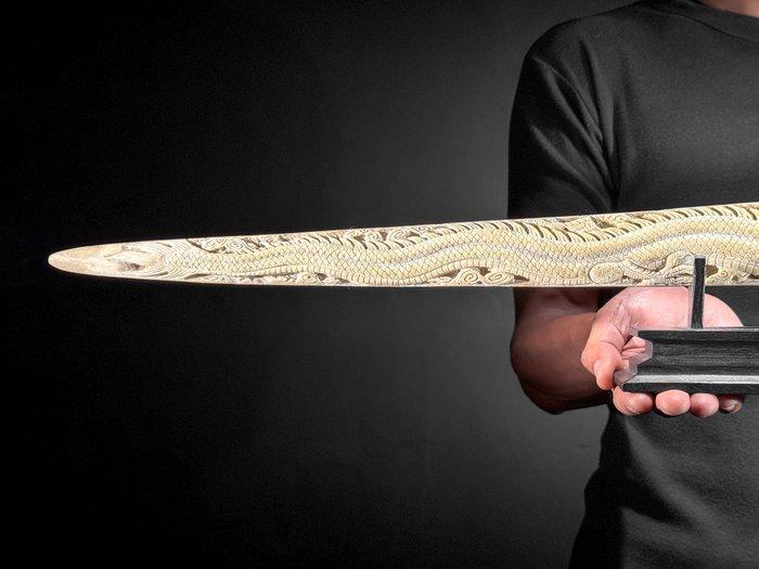 Geen minimumprijs - Grote gebeeldhouwde zwaardvis op een, Antiek en Kunst, Kunst | Niet-Westerse kunst