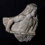 Oud-Romeins Marmeren enorm fragmentreliëf met afbeelding van, Collections