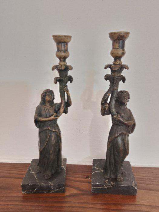 Kandelaar - Gepatineerd brons, Antiek en Kunst, Antiek | Overige Antiek