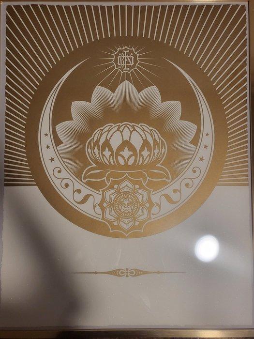 Shepard Fairey (OBEY) (1970) - OBEY LOTUS CRESCENT (WHITE &, Antiek en Kunst, Kunst | Designobjecten
