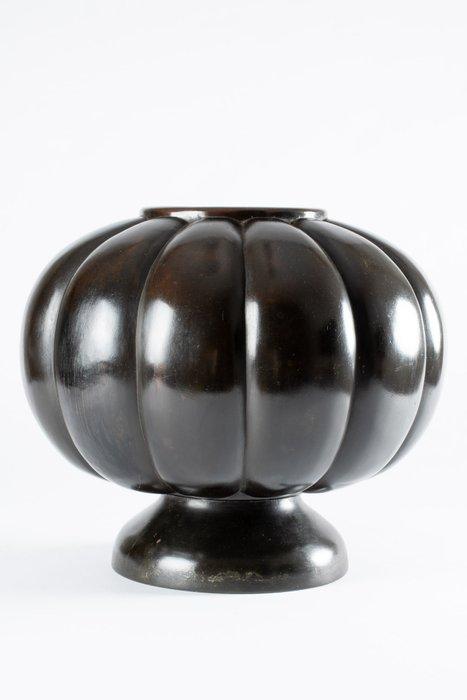 Vase - Bronze - Un fin vase en bronze de forme globulaire et, Antiek en Kunst, Antiek | Overige Antiek