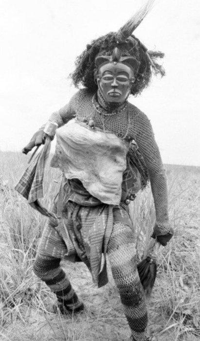 Groot Mwana Pwo-masker - Chokwe - Angola (Zonder, Antiek en Kunst, Kunst | Niet-Westerse kunst