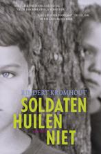 Soldaten huilen niet 9789025856151, Boeken, Kinderboeken | Jeugd | 13 jaar en ouder, Rindert Kromhout, Zo goed als nieuw, Verzenden