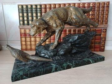 René André Varnier - Sculpture, Chien de chasse sur socle en