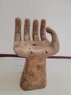 Chaise - Teck - Chaise en bois tek en forme de main droite.