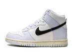 Nike Dunk High Aluminium (GS) - Maat 39 EU, Kleding | Heren, Schoenen, Ophalen of Verzenden, Nieuw