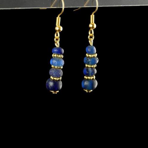 Oud-Romeins Earrings, met Romeinse blauwe glazen kralen, Handtassen en Accessoires, Antieke sieraden