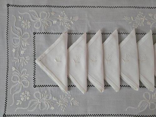 Tovaglia ricamata a mano in misto lino 12 posti ricamo nodo, Antiek en Kunst, Antiek | Tapijten, Tafelkleden en Textiel