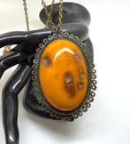 Géant collier avec pendentif en ambre baltique naturel,