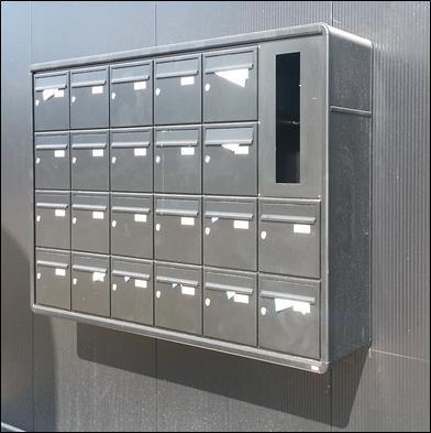 Brievenbussen uit metaal voor opbouw tegen de gevel., Tuin en Terras, Brievenbussen, Nieuw