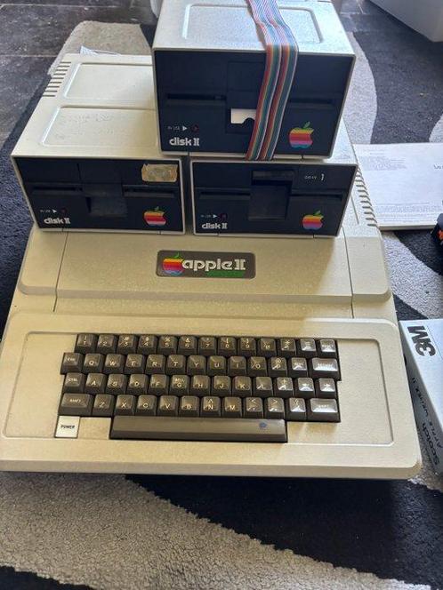 Apple II Europlus with disk drives, manuals & disks -, Games en Spelcomputers, Spelcomputers | Overige Accessoires