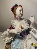 Unterweissbach - Figurine - Dame op sofa met hondje -